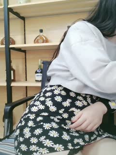 骚母狗上线今天被小哥盘，全程露脸大奶子好诱人，深喉大鸡巴让小哥各种爆草抽插，打嘴巴抽屁股扇奶子好刺激